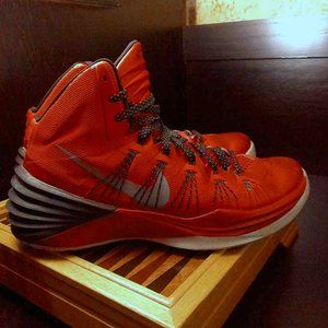 Nike Men's 2013 Hyperdunk | Color: Red | size 9